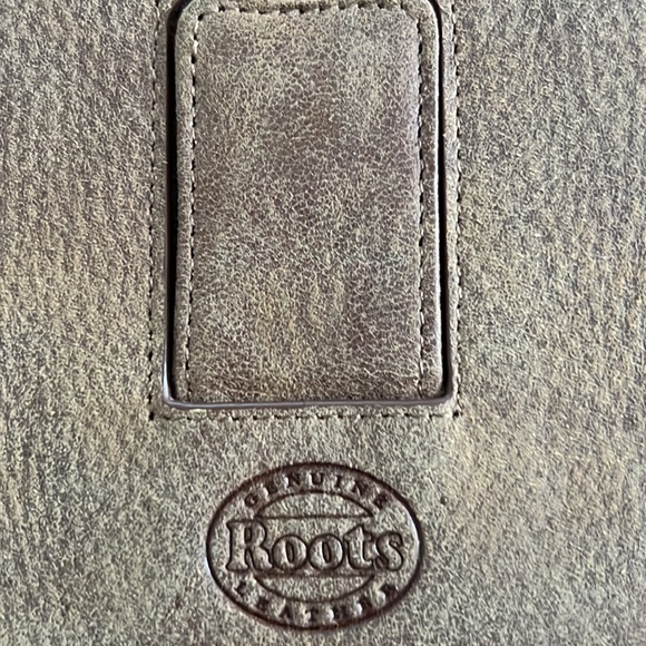 Genuine Leather Roots iPad Case - Picture 2 of 3